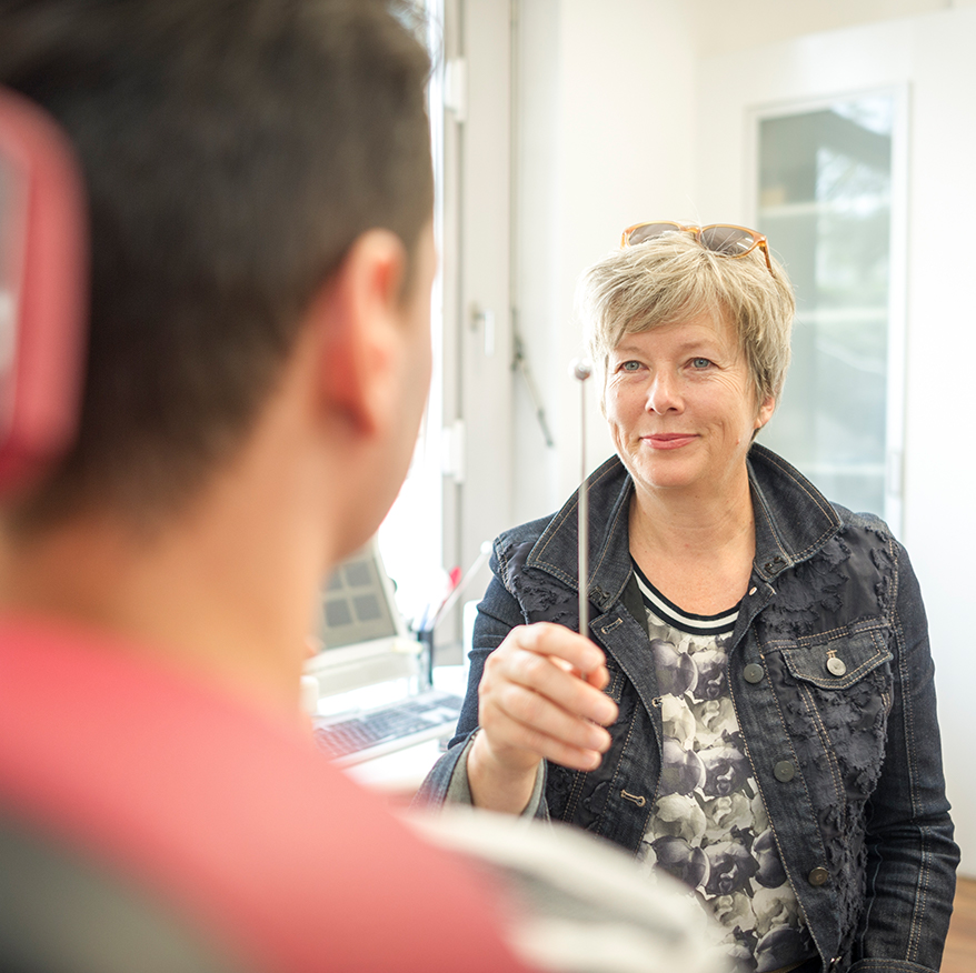 Eine optometrische Sehanalyse gibt Auskunft, wie fit und gesund Ihre Augen sind.